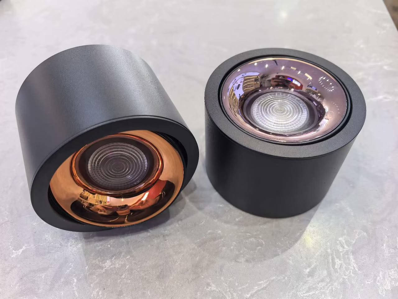 Adjustable angle spot light.surface mount 
Aluminum housing 
6500k-3color


**إذا كنت صاحب هذا الإعلان وتريد حذفه لأي سبب، رجاءا أرسل رسالة إلى الدعم الفني**