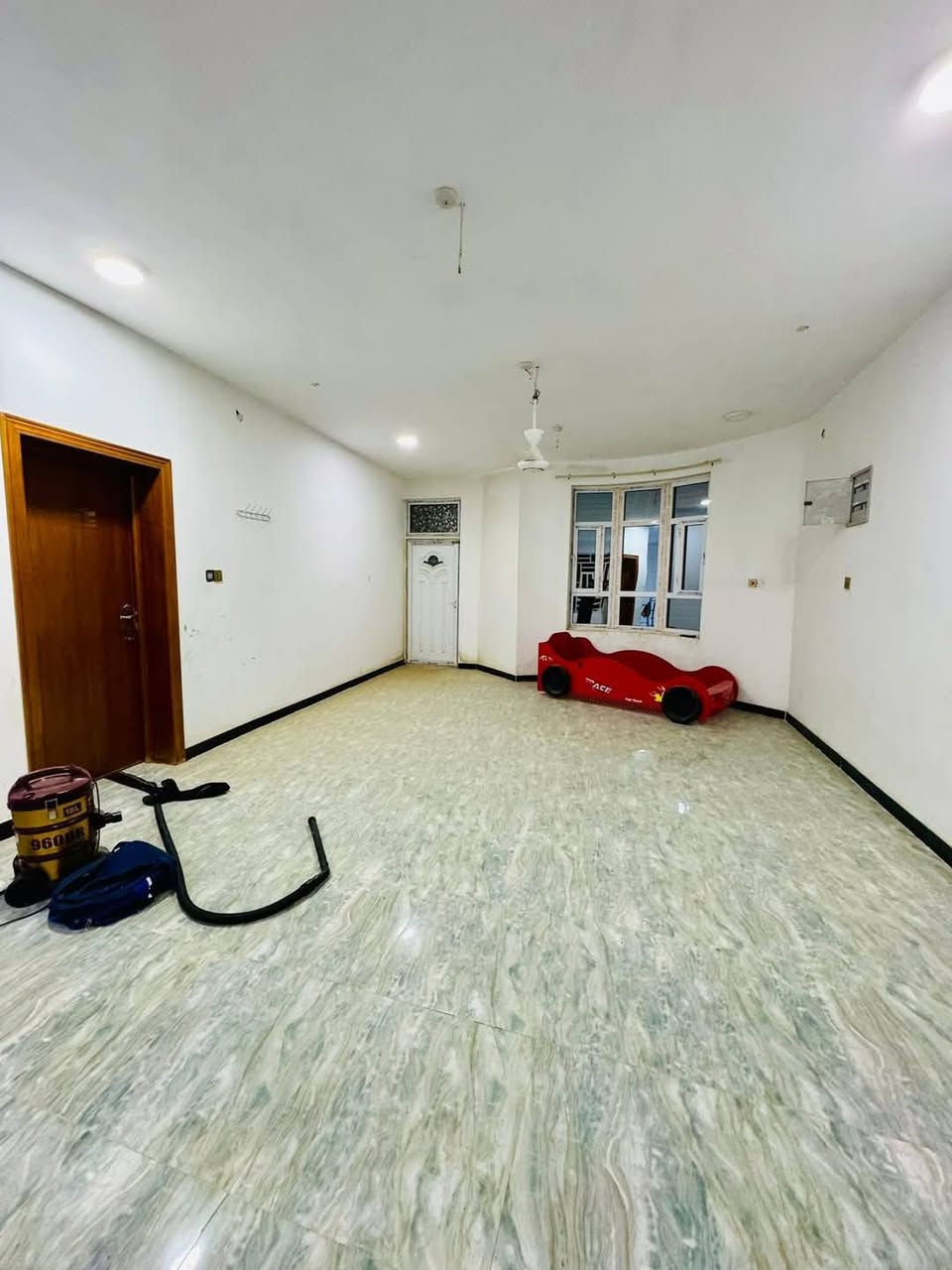 #اللهم صل على محمد وآل محمد 

#دار للبيع حي الحكم خلف المستوصف 

#المساحة 270 متر طابقين كونكريت مسلح عالي عن الشارع بناء جديد 

5 اغرف وصالتين ومطبخ حار وبارد وبراني وحمامات داخلية وخارجية وتهويات كونكريت مسلح عالي عن الشارع بناء حديث 

السعر 215
_________________
لشراء ومعرفة السعر يراجع مكتب الناجح للعقارات الكائن في السماوة 
حي الحكم قرب مرطبات فستقه أو مراسلتنا ع الخاص او الاتصال ع الرقم التالي 
*********** بي واتساب 
*********** بي واتساب
 علمأ دوام مكتبنا من 9 صباحأ  ولغاية 10 ليلأ  
مصطفى للعقارات
