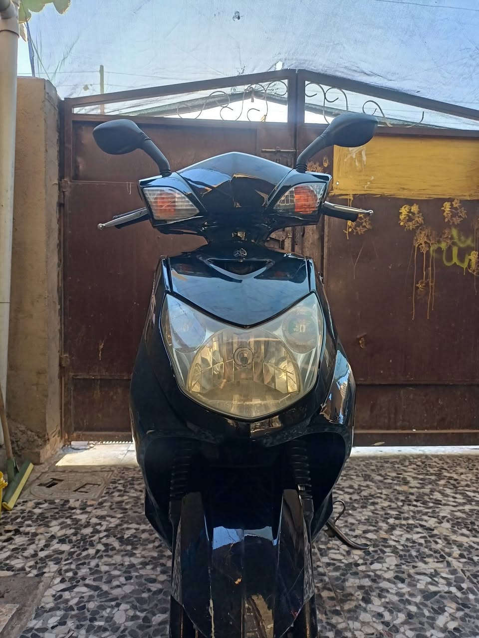 السلام عليكم درجه البيع سكنس فحل كوري الدراجه بعدها بوضع الرمبه برغي ما مفتوح بيها الدراجه كابريتر ب 950وبيها مجال قليل مكاني بغداد جسر ديالى القديم رقم الهاتف***********
