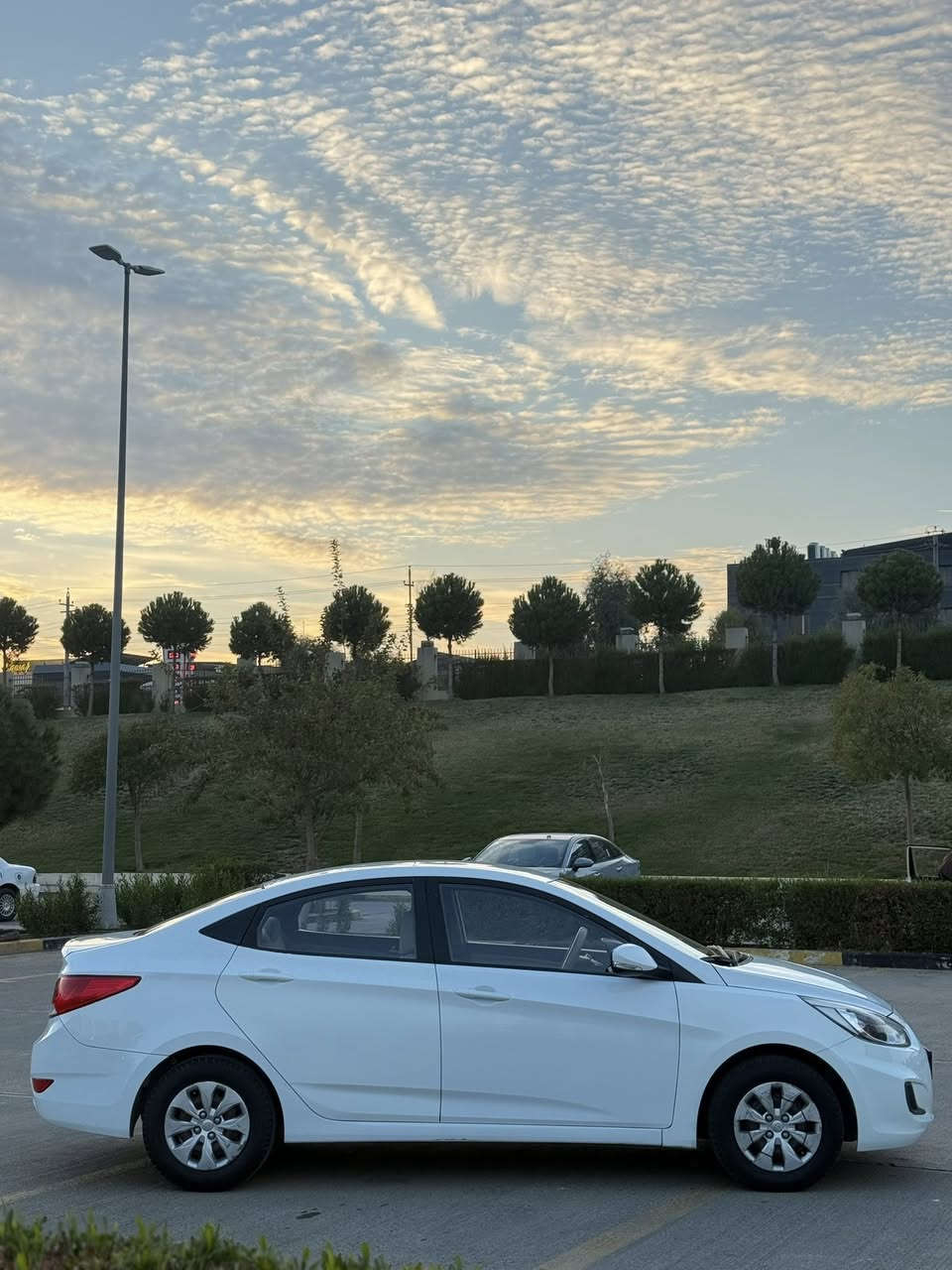 الـسـلام عـلـيـكـم ورحـمـة الـلـه وبـركـاتـه 

‏‎       ——— لـلـبـيع  ———

هيونداي اكسنت — Hyundai Accent

‏‎وراد خليجي.     —  بدون ايرباك   

‏‎الموديل           — 2017 

حجم المكينه   — V4/1400 

‏‎اللون               — ابيض    

المسافه المقطوعه — 97.000

‏‎حالة السياره.    —  صبغ الجاملغ +الباب  

‏‎المواصفات 

‏‎-تحكم ستيرن جهتين 
- تحديد سرعه 
- ABS 
-شاشه 
-إشاره بالمرايه 
‏‎-مانع انزلاق 
-كامره خلفيه
‏‎باقي المواصفات المعروفه 

‏‎رقم السياره    — السليمانيه    

السعر.           — 102$  بيها مجال 

‏‎موقع  السياره — السليمانيه   

‏‎للأستفسار.     — ***********—***********
