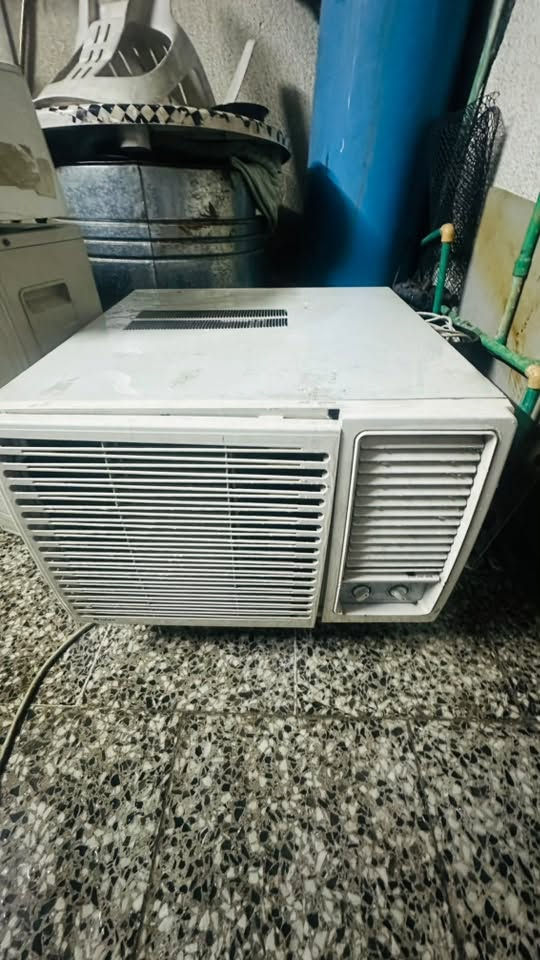 للبيع حي النصر
مكيف ب250الف سبلت طن ونص من دون بواري 185الف

***********
