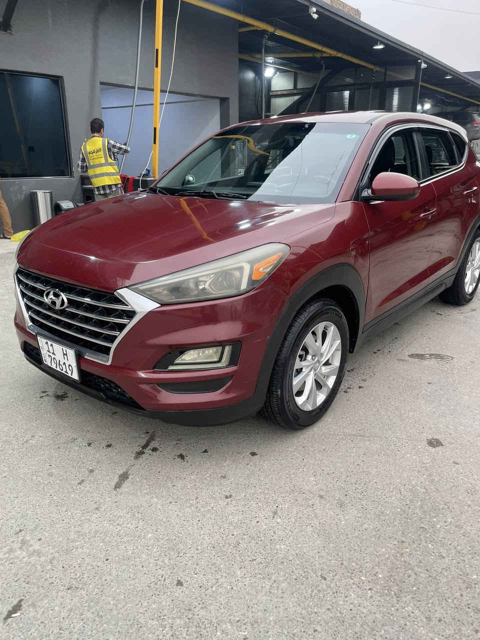 🚗 للبيع – توسان 2019 وارد أمريكي 🇺🇸
Hyundai Tucson موديل 2019
وارد أمريكا
🔧 حادث جملق (حادث واحد)
🎨 مصبوغة بنيد – شغل مرتب
🚫 لا قص شاصي
🚫 لا ضرب هيكل أساسي

🔹 رقم الشاصي (VIN):
KM8J2CA47KU882986

🔧 المواصفات الفنية:

 • المحرك: 4 سلندر GDI
 • السعة: 2.0L
 • ناقل الحركة: أوتوماتيك
 • الدفع: أمامي
 • الوقود: بنزين

⚠️ ملاحظة مهمة وبكل أمانة:
المكينة GDI وبيها تبخير (الموضوع معروف بهذا النوع من المكائن)

✨ المميزات:

 • شاشة لمس + كاميرا خلفية
 • تحكم بالمقود
 • مثبت سرعة
 • نظام ECO
 • تشغيل بصمة
 • تكييف شغال ممتاز
 • وسائد هوائية
 • ABS + Traction Control

🧰 الحالة العامة:

 • الكير ممتاز
 • الشاصي مستقيم
 • السيارة تمشي وتستخدم يوميًا
 • البيع بكل وضوح وبدون لف ودوران

📍 الموقع: الأعظمية
💰 السعر: 21 مليون
📞 رقم الاتصال / واتساب:
***********
