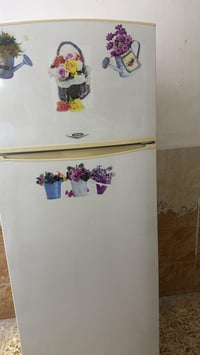 ثلاجة ٢٤ قدم حجم كبير نوعيه ڤيستل نضيفة ماداخله تصليح وعندي توصيل٠٧٧٠٦...