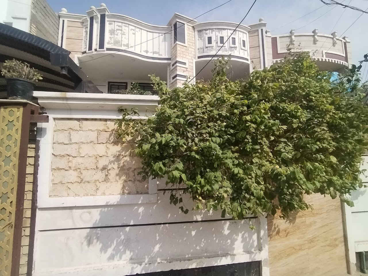 سلام عليكم بيت 220 /250 متر واقع حال زراعي سند25 قرار محكمه بشعب بلسريدات القديمه المربع الثاني خمس غرف نوم واستقبال ومطبخ وخدمات وحولي وكراج وحديقه سعر 190 مجال بصيط جدآ للاستفسار على هذا الرقم ***********
