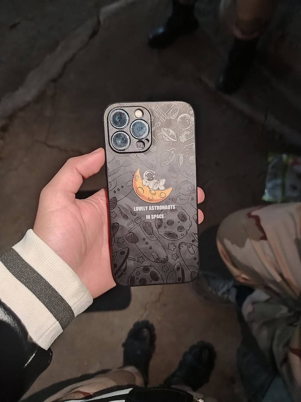 13 برو ماكس مبدل شاشه اصليه جي اكس ذاكره 256  بطاريه 80 كله شغال ضهر مكسر وعندي انطيكيا انت تبدله بس مشكله ايسي صوت تكلف تصليحه 75 الف او اكثر شويه بس ميعبر ال100 سعره 350 بي مجال مكاني بغداد ***********
