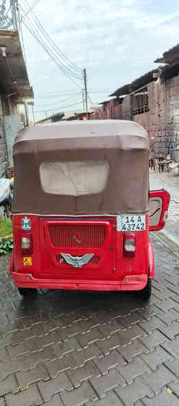 السلام عليكم تكتك للبيع موديل (2022/11) رقم لوحه وسنويه انكليزي تحويل مباشر السعر (7200) وبيهه مجال قليل كلش مكينه مجفته شركه مكفوله من التنقيص والتبخير بيهه معجون بلغد والصفحه اليمنه راجعه بارد بدون معجون وصبغ تكتك احلا من الصور تجي وتشوف كهربائيات حداده تخم تاير دوشمه كله جديد العنوان بصره قضاء القرنه رقمي ***********
