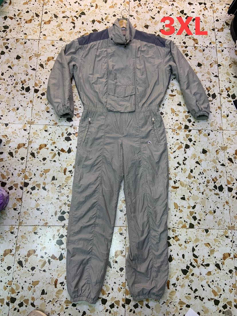 بدلات ثلج او سكي باله🟥
رجالي و نسائي ينلبس 
القياسات مكتوب عليهن 
الحجز واتساب ***********
