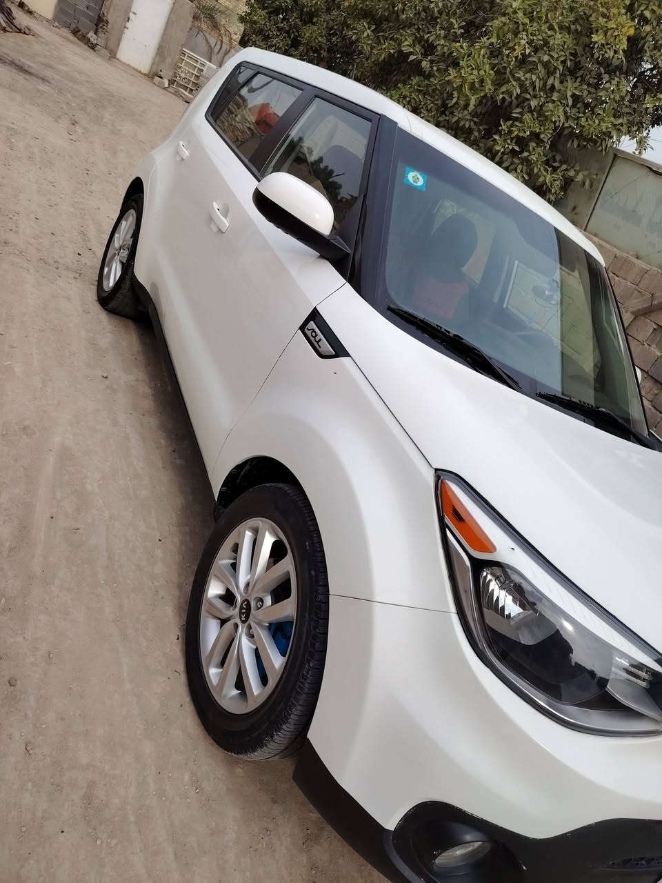 سلام عليكم صول 2019امريكي رقم بابل انكليزي بااسمي حادثها صبغ بنيد وباب السايق وبيها بارد ليبل واحد لا لغد ولا شاصي شرط الفحص محرك 2000 السعر 130وبيها مجال للاستفسار ***********
