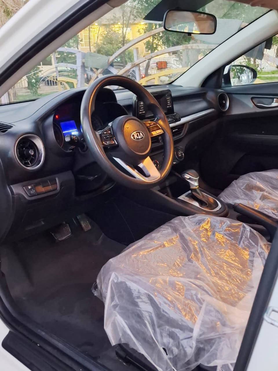 سلام عليكم
سيراتو للبيع 
موديل 2020 سنويه  مكفوله كفاله عامه فقط بيهه ٣ رصعات ماشيه 88 حقيقي علا اديناه جبناهه صفر  ترد تحويل تريد وكاله 
السعر ١٥٥ وبيهه مجال شي قليل 
العنوان العزيزيه

الاستفسار ***********
