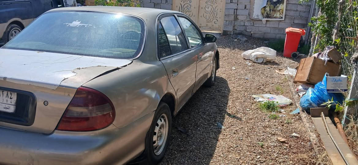 سوناتا موديل 2001 
كير مكينه مكفولات كهربائيات كلها شغاله تبريد عوزه كمبريسر مالكها بنجف يمي سنويه ماساقطه سياره نضيفه فقط كشرتها شويه تعبانه معمرها غ ايدي مكاني النجف 25 وبيها مجال ،***********
