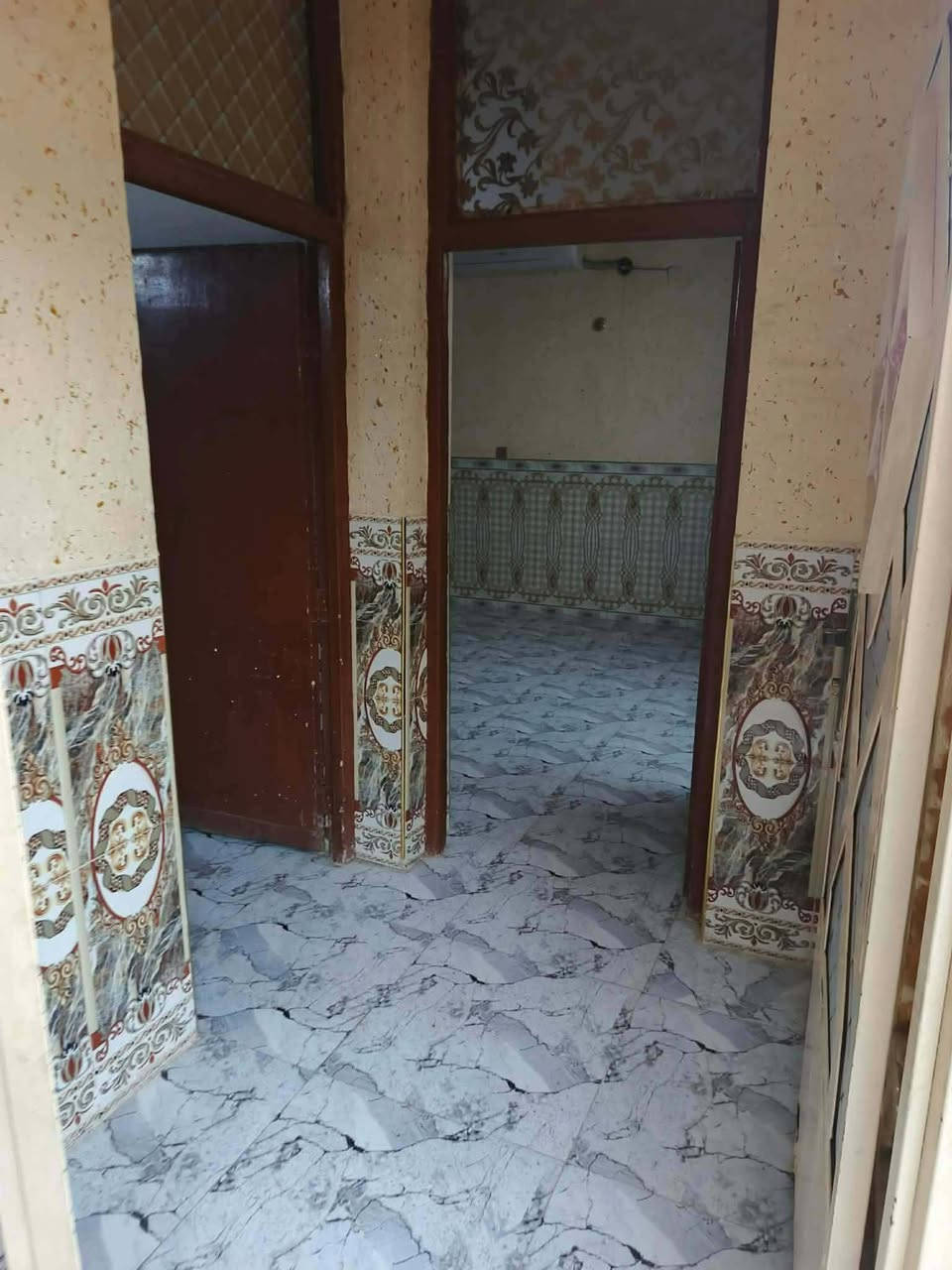 السلام عليكم
دار للبيع طابو صرف مساحه 200  عنوان النهروان الشمري شارع الضغط خلف حسينيه زينب الكبرى بيت مرتب ونضيف يتكون من استقبال وصاله ومطبخ وغرفتين نوم  للتواصل خاص او اتصل بالرقم ‏‪***********‬‏
