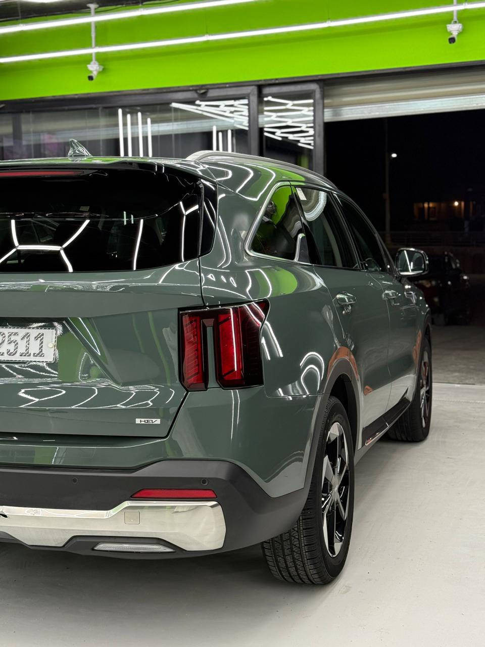 السلام عليكم
للبيع سورنتو 2025 ✅
سعرها  275$
وارد أمريكي –
ماشيه 11 
بدون صبغ صور الحادث مرفقه 
 فل مواصفات 
الموديل: 2025 
الوارد: أمريكي
بانزين هايبرد (اقتصادية وقوية)
الحالة: ممتازة )
اللون:  (زيتوني)
ناقل حركة أوتوماتيك 6 سرعات
دفع رباعي 
المواصفات (فل كامل)
كشنات جلد منفصل VIP
تدفئة امامي خلفي 
شاشة كبيرة مع نظام ملاحة
 Apple CarPlay & Android Auto
حساسات أمامي وخلفي
 رادار + مثبت سرعة ذكي
تحذير نقطة عمياء
تشغيل بصمة + دخول ذكي + تشغيل عن بعد
صندوق كهربائي (فتح وغلق كهرباء)
جنوط ألمنيوم قياس كبير 19
إضاءة LED كاملة
مرقم بغداد
الموقع:  (بغداد)
تواصل خاص ورقم فقط 
***********
