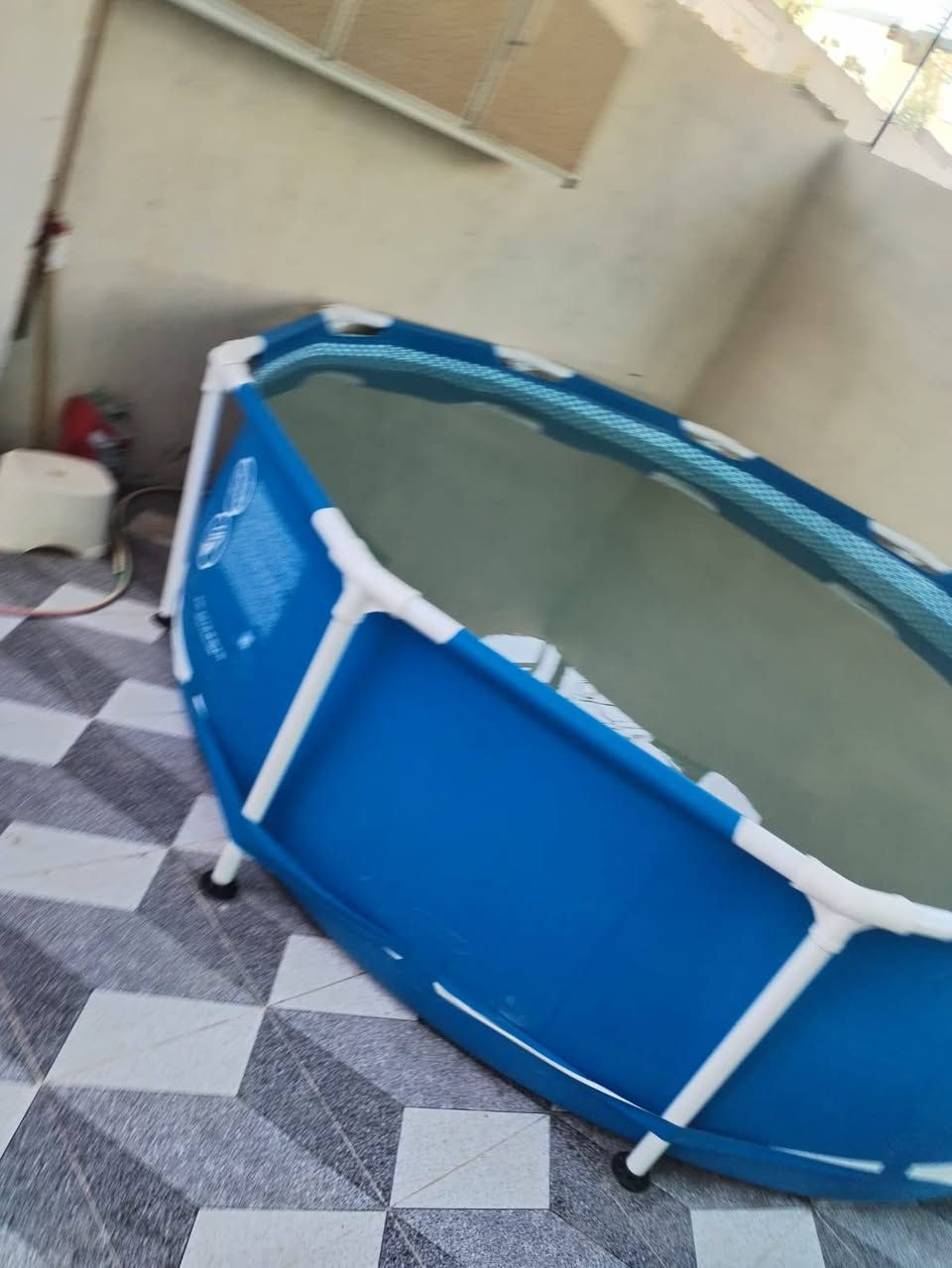 السلام عليكم مسبح للبيع جديد مستخدم فقط شهر سعره ١٢٥ وبي مجال بسيط
الارتفاع 70cm والعرض 3m تجي وشوفه بعينك كامل هوا والغراض والكرتونا مكاني تقاطع القدس دور الزراعه اتصل عل الرقم او اتراسلني واتساب ***********
