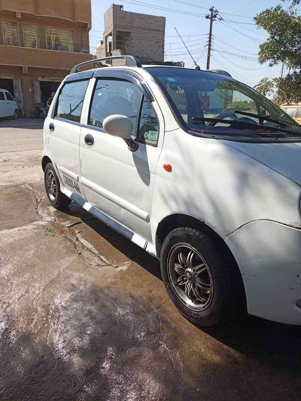 السلام عليكم كيو كيو 2013 سيارة بسمي تبريد ثلج صدر امامي وخلفي جديده كهربائي كلها  شغاله سيارة لا ضربه ولا تبديل سيارة دوشمه جديده كاعيه جديده باتري جديد شاشه تاب كير جديد شادي لي السعر 30 مكاني بغداد الجزيره السياحيه ***********
