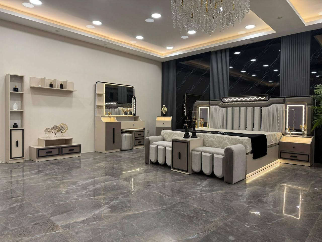 *موديل   قدر   المودرن*

*11 قطع             كنتور مع ملحق 335 متر*

*- ضهر بلوك*

*- برغي وچوي حديد** 

*سرير مخزن جك*

*صبغ حراري*

(مليونيين ونص 
للحجز واتساب واتصال ***********
