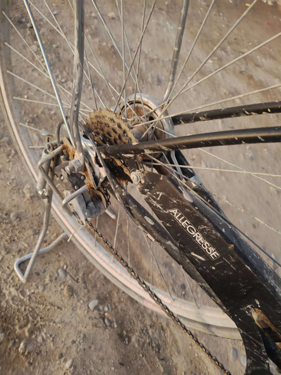 السلام عليكم
بايسكل للبيع حجم 27 گير حساس ثلاث تبديلات نضيف بس تصعد السعر 70 وبيها مجال للشراي اتصل ***********
