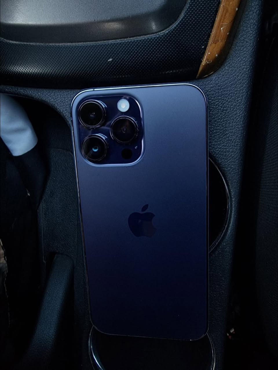 14 برو ماكس نضيف كلش 
البطاريه %91
ذاكره 256
***********
مو شراي لا تدخل
