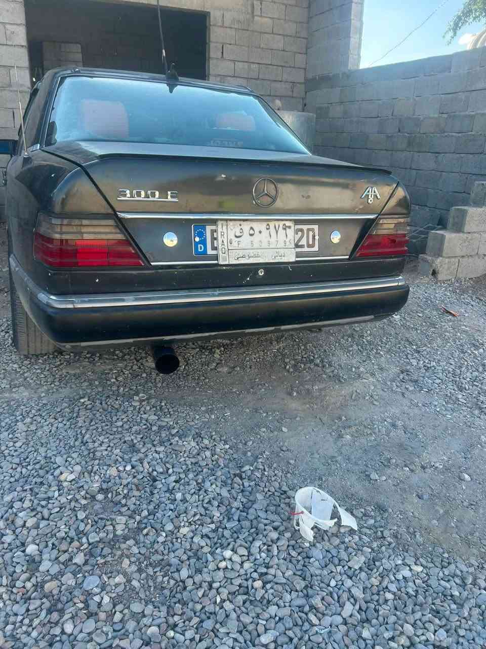 سلام عليكم البيع او مراوس 
مارسدس دب موديل 1991 سعرهه 42وبي مجال قليل 
كير ومحرك بطه 3000اب شرط لا صرف لا بخار  السياره طرف ثالث وكاله فقط 
كهربائيات كلهه شغاله تبريد نقص كمبريسر   سياره جاهزه وع ابلاد  قواعد بلاد  داخلها كدامك موجودً  
عنوان ديالى جلولاء استفسار اتصل عل رقم ***********
