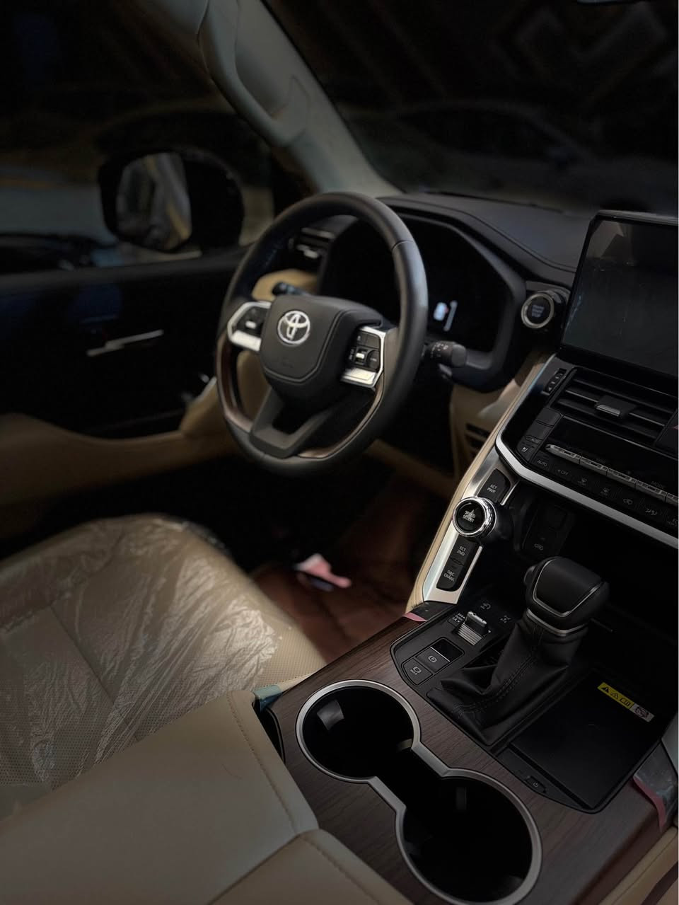 لاندكروز 2025 زيرو لمتد فول رادار وتحديد مسار وكامرات 360 
لد خلفي امامي لحاية 3 شاشات مرقم بغداد كامل 
سعر مناسب 
*********** بغداد, العراق
