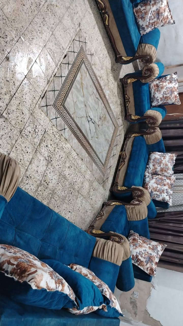 تخم 10 مقعد💺 نضيف جدا اي ضرر مابي خشب بلوك تسكام سفنج ضغط عالي سعر ,,225,, بي مجال مكاني لبياع *********** يوجد واتس اب

