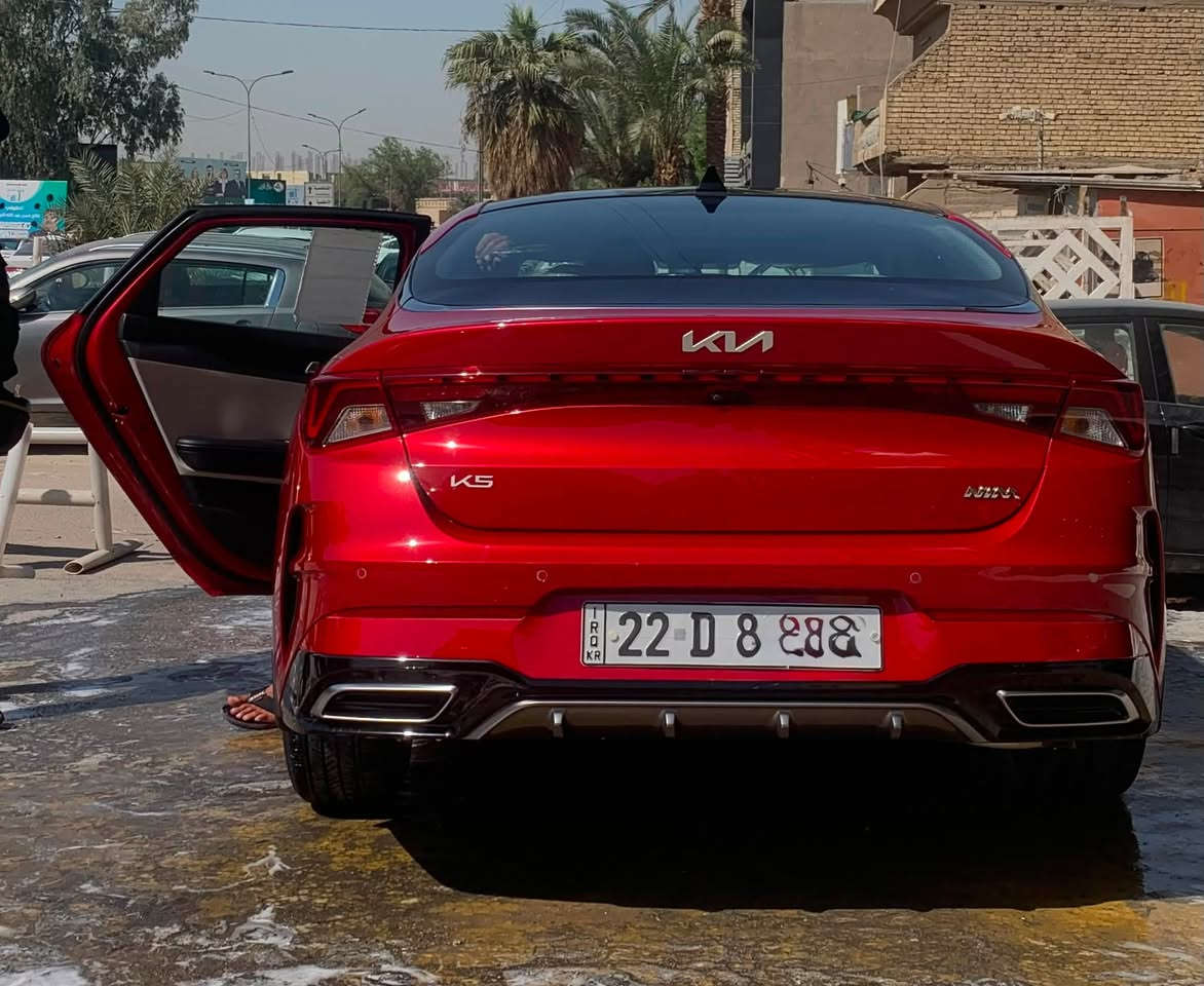 السلام عليكم
للبيع كيا K5 2023 
مغلفة ppf جديد ضمان كل 6 اشهر
الممشى 78 ألف كم
خليجي وكالة NIM / كفالة عامة
حالة ممتازة جداً بيها فقط طخه بسيطه اقل الشبر بالبنيد

المواصفات:
محرك 2000 دوش 
كير أوتوماتيك
كاميرا خلفية
حساسات أمامي وخلفي
شاشة + Apple CarPlay
بانوراما
قطعتين تبريد 
تشغيل عن بعد 
بصمه 
مري شفط 
اشاير بالمري  
الكشنات الاماميه تدفئه 
السعر : 189 ورقة وبيها مجال بسيط
للاستفسار  ***********
