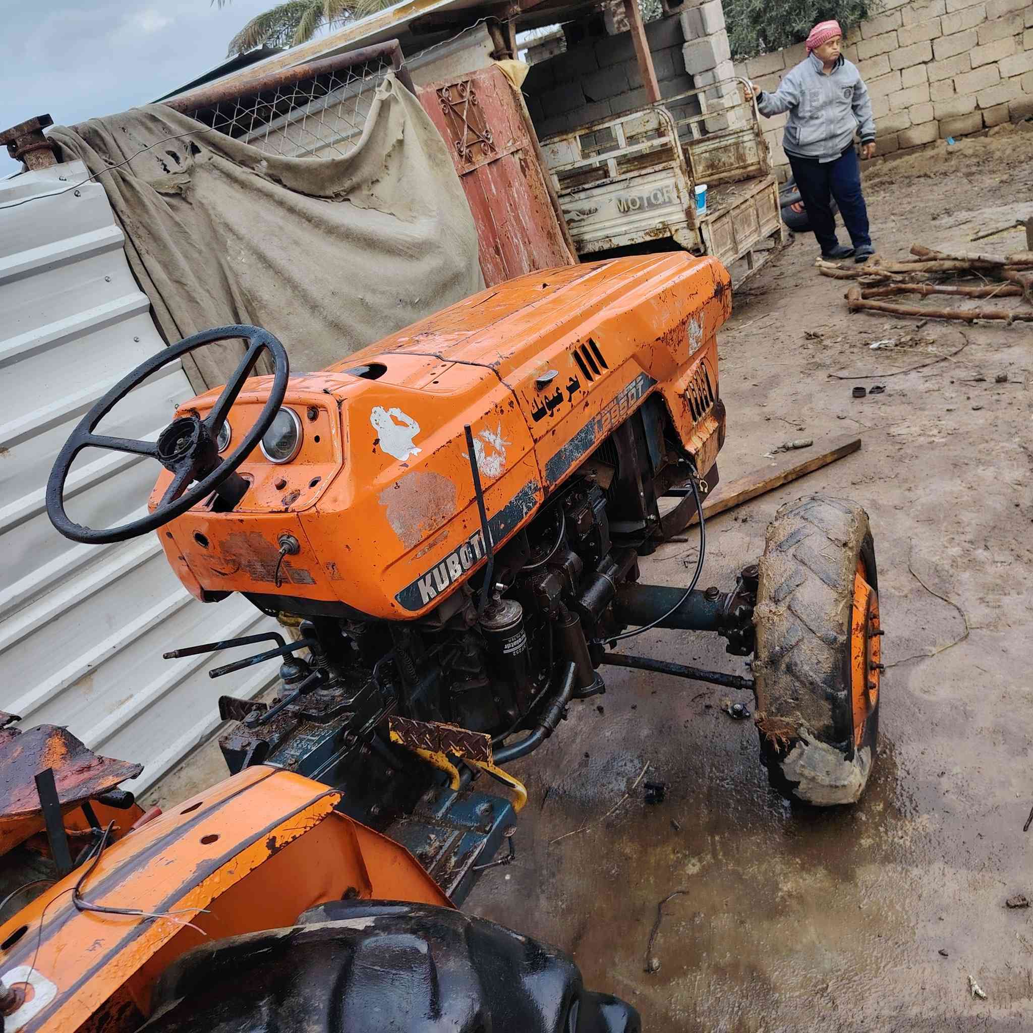 سلام عليكم ورحمة الله وبركاته يوجد للبيع مكينه كابوته مديل ٨٥ مع رفاسه *********** المكان ديالى
