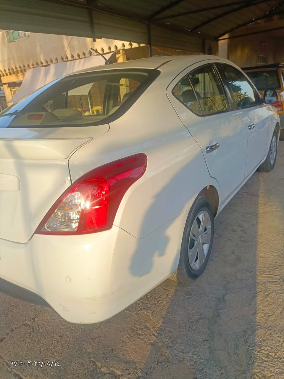 للبيع
موديل 19 
نظيفه جدا كفاله عامه بس بارد بالباب الخلفي 
107$ 
رقم بغداد الجديد تحويل ثاني يوم
اتصال 
***********9
واتس 
***********
