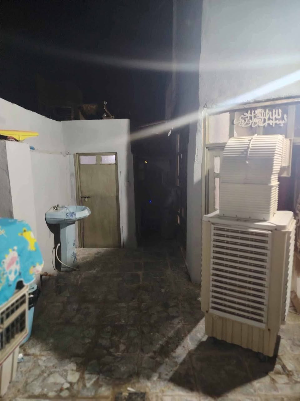 السلام عليكم بيت للبيع طابو زراعي مشمول بالتطويب سند 25 ١٠٠م مربعه اساس صب
غرف وصاله واستقبال مكشوفات ٢  ساحه كبيره البيت بي مجاري للشارع البناء بلوك درجه اوله وعكاده وكاشي المكان بداية علوة الفحل  فرع اسواق الحشد الشعبي قريب عن الشارع السعر 30 وبي مجال الاستفسار اتصال

***********
