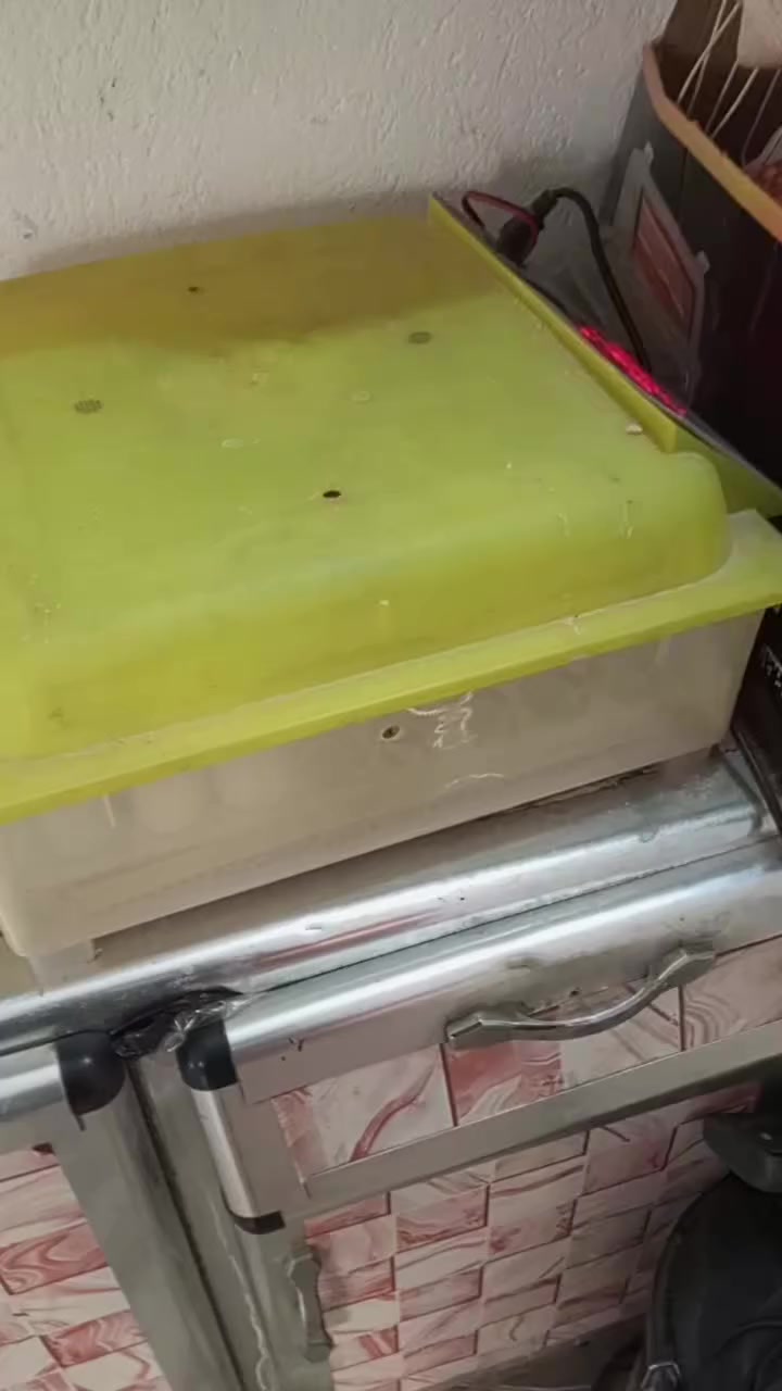 سلام عليكم فقاسة للبيع 50رقمي***********
