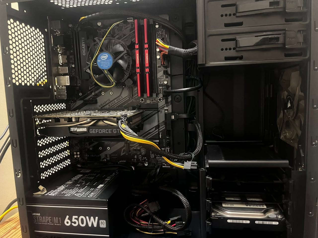 السلام عليكم pc كيمنك للبيع

المواصفات :
باور سبلاي650w

Processor    Intel(R) Core(TM) i5-9400F CPU 2.90GHz   2.90 GHz

Installed RAM    16.0 GB

Storage    932 GB HDD TOSHIBA DT01ACA100, 224 GB SSD GIGABYTE GP-GSTFS31240GNTD

كرت شاشه : Graphics Card    NVIDIA GeForce GTX 1660 (6 G

System Type    64-bit operating system, x64-based 
processor

نضيفه كلش  كما موضح في الصوره استخدام قليل اي قطعه داخل الكيس ما مفتوح من شتريتهة لحد الان بس مبدل معجون مال معالج  
اي استفسار راسلني خاص 

(السعر 550 بيهة مجال قليل)


**إذا كنت صاحب هذا الإعلان وتريد حذفه لأي سبب، رجاءا أرسل رسالة إلى الدعم الفني**