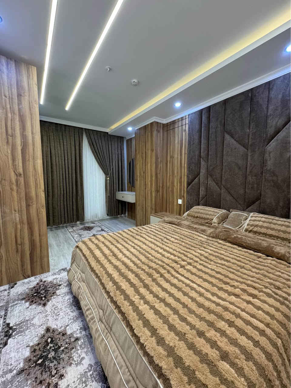 للبيع | شقة راقية جاهزة للسكن 
مفروشة بأثاث جديد بالكامل
ديكورات أنيقة وشغل نجّاري متقن 

أربيل – مجمع واو تاور
3 غرف نوم + صالة
المساحة: 170 م²

خيار مثالي للسكن العائلي أو الاستثمار
📞 للمزيد من التفاصيل:
0750 260 0505 أربيل, العراق
