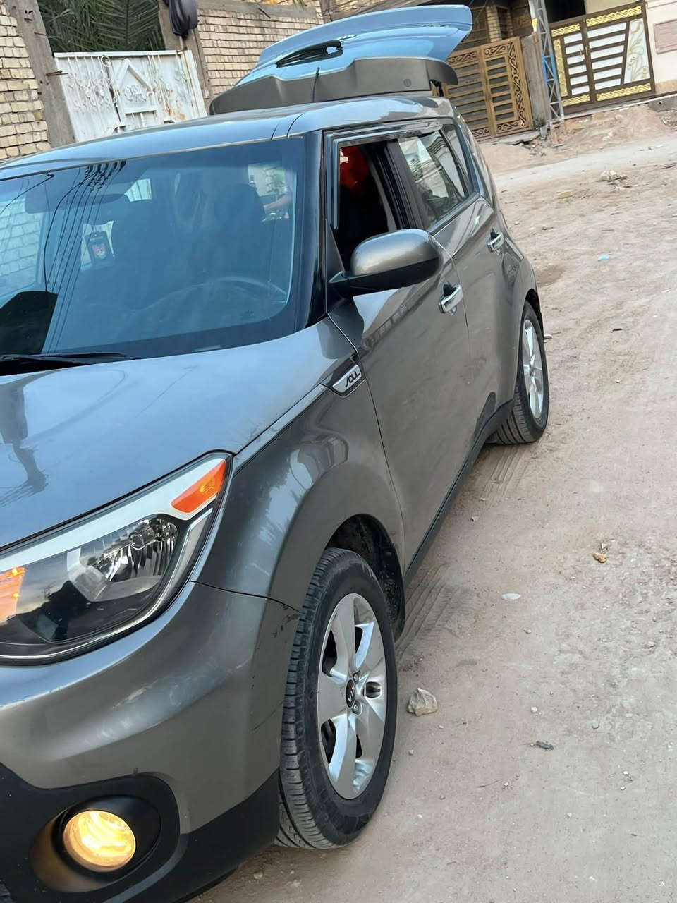 السلام عليكم صول ٢٠١٧حدثها بس دعاميه.شويه بارد بل جاملغ الامامي محرك 1600مكفول ماشيه ٦٤سياره نظيفه كلش تبريد ثلج مابيها اي نقص مكان السياره بابل المسيب السعر ١١٥ وبيها مجال ***********  ***********
