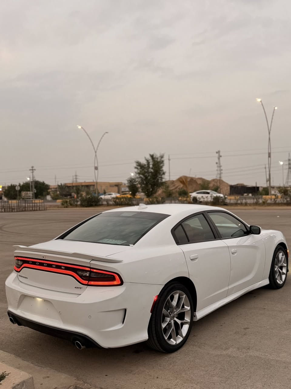 السلام عليكم
للبيع دوج چارجر Gt وارد امريكي 

6 سلندر  موديل 2022 اصل 

رقم بغداد بااسمي شرط التحويل

رقم جديد سنوية جديدة هزة جديدة 

السيارة فول مواصفات عدا فتحة  

بصمة شاشة كبيرة نظام كار بلي 

نقطة عمياء  كشن جلد كشن حضن مختم gt

السيارة مكينة گير صدر تخم تاير 

ويل كب سيارة جاهزة وجديدة للاخير 

حادث جاملغ وبنيد بدون دواخل وجاملغ ثاني ملاون 

السونار مرفق بالمنشور 

السعر 235 ورقة وبيها مجال للشراي

مكاني واسط _الكوت_مركز المدينة

للاستفسار ***********
