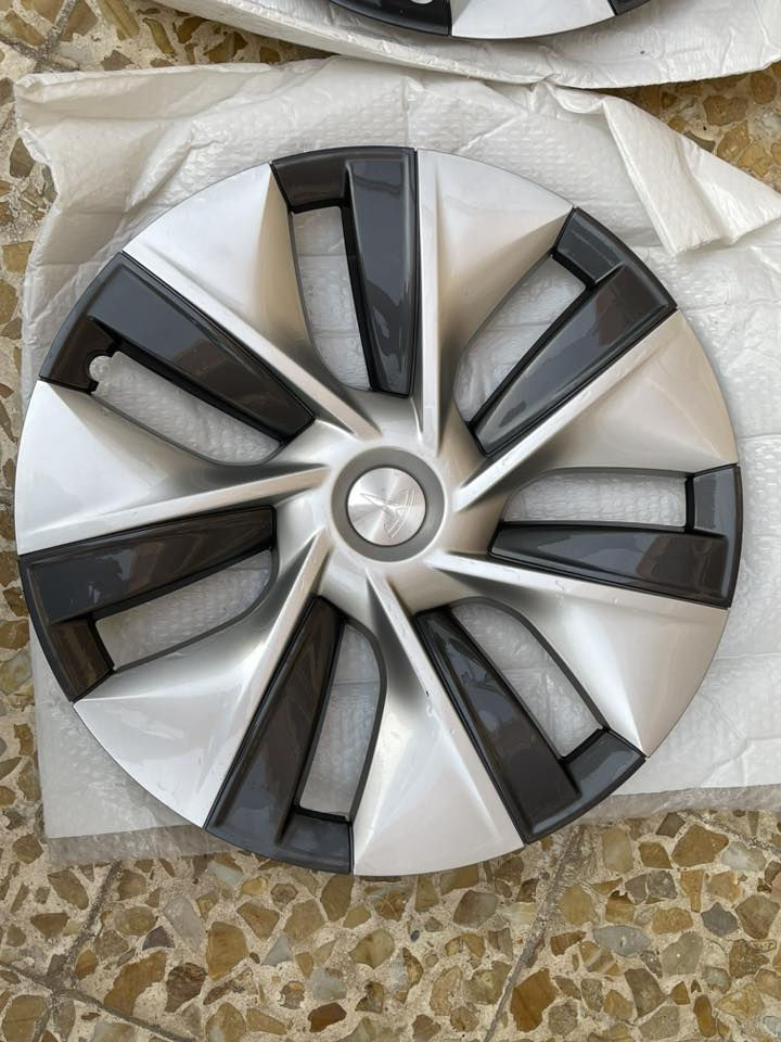 للبيع زوج كبات تسلا واي اصلي تفصيخ 
سعر الزوج ١٥ الف قفل 
العنوان الموصل متوفر توصيل
التواصل  واتس  ***********
