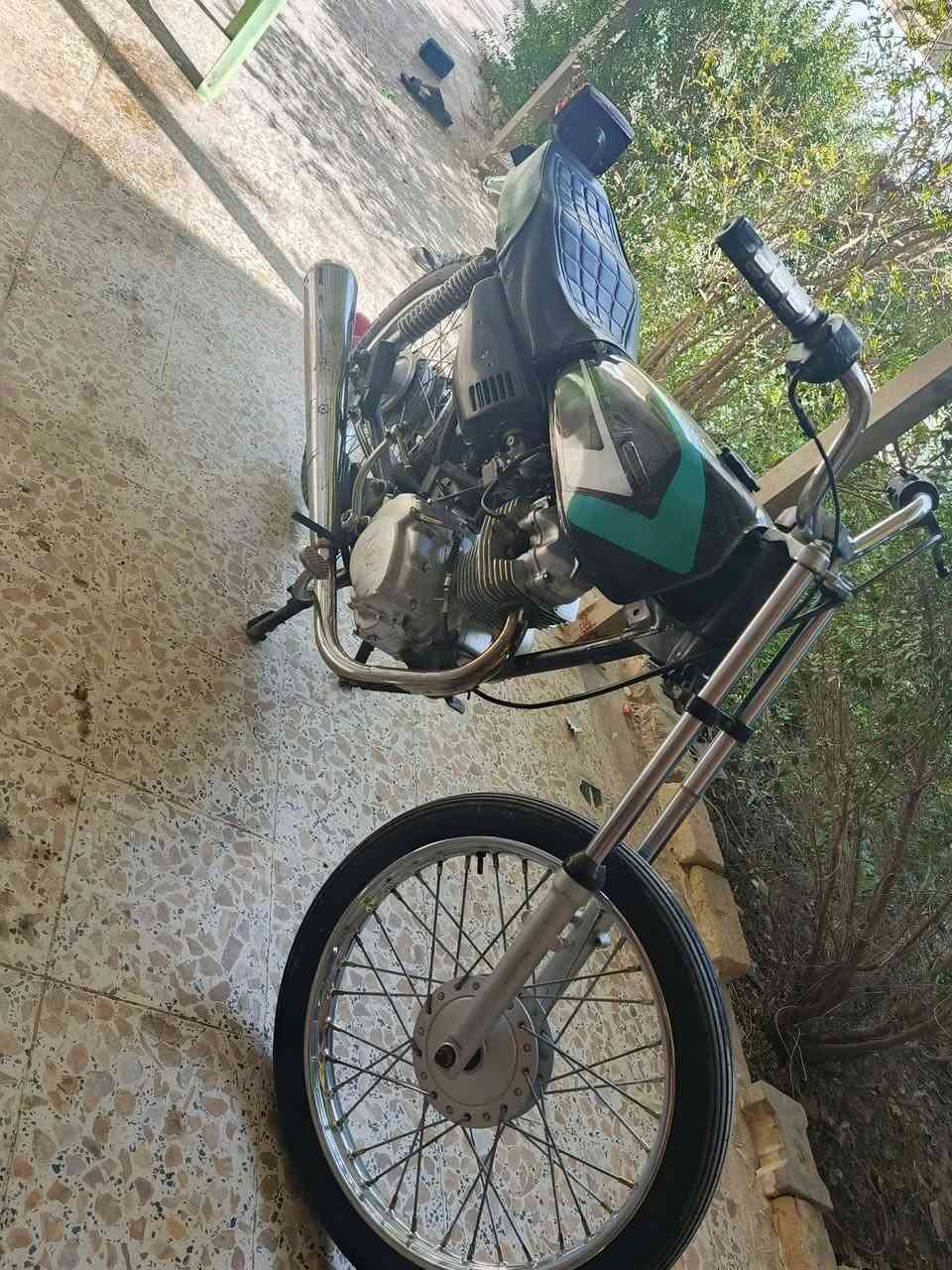 يراني للبيع نامه شلامجه الشاصي جديد بجيس السعر ٥٠٠ وبيه مجال قليل دراجه نضيفه الرقم *********** عنواني عماره دبيسات
