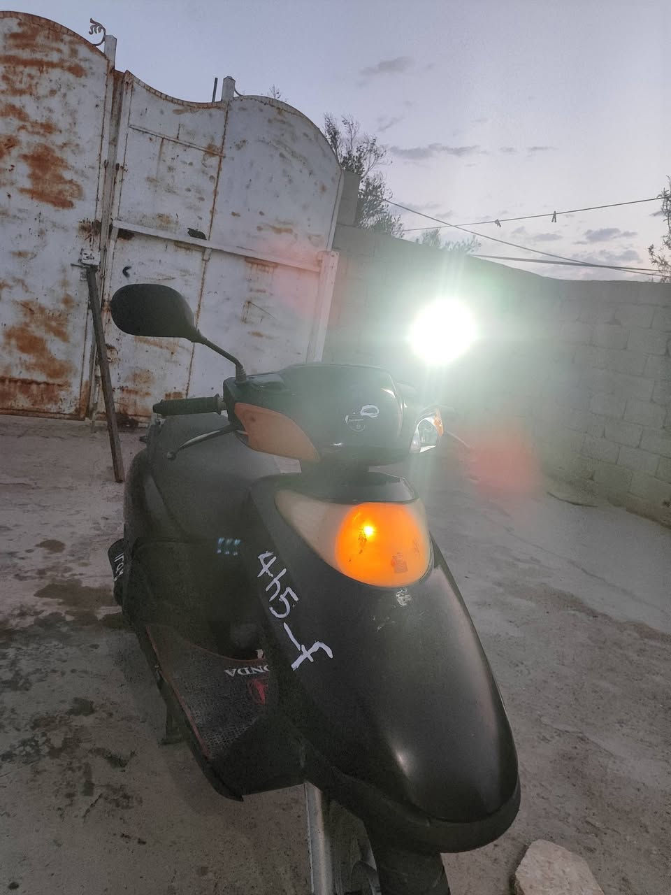 سبيسي ماليزي شاصي 2022 
الدراجه امجفته ع ايدي نگره سلف الصبح 
بس الگفر الامامي شوي مكسور وميبين 
دراجه مال بيت ودوام 
مكاني قضاء الحي
***********
