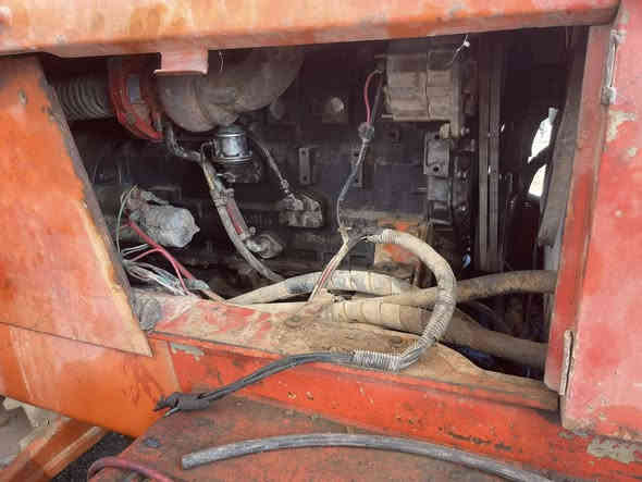 شفل موديل 2001 محرك بيركنز مضخات بلاد كير بلاد بدون رقم تخم تاير جديد الشفل كلشي بي بلاد جاهز مكانه رمادي 
السعر 80 ورقه 
***********
