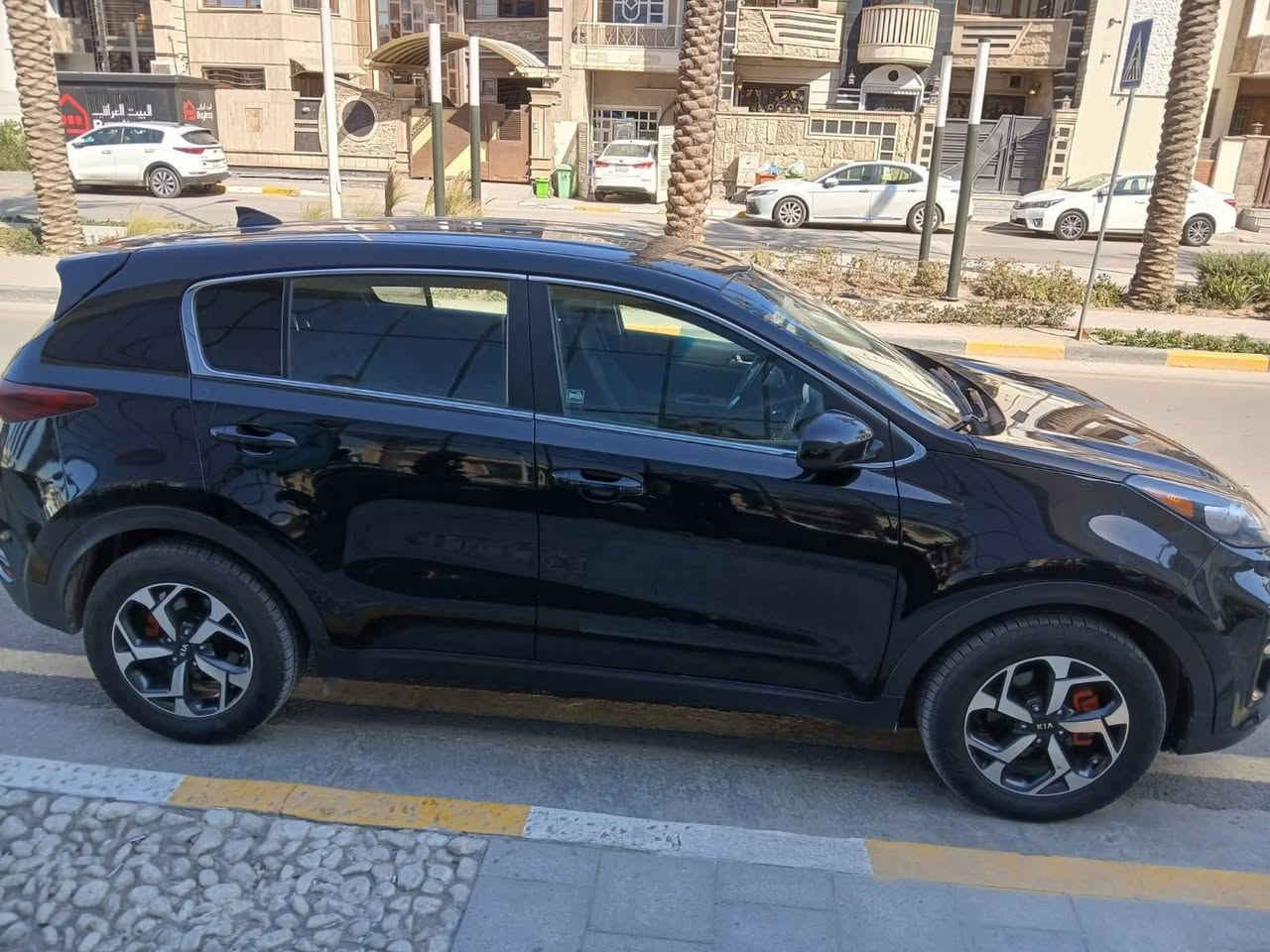 السلام عليكم سبورتج موديل 22 سياره  وراد امريكي ممشى 72 كيلو متر مواصفات عاديه شاشه جبيره سيارة كلين تايتل لون بلاك محرك 2500 gdi رقم بغداد انكليزي جديد تحويل ثاني يوم ملاحضه حادث سرقة قبغ سويج الي جوة الدركة ويحتاجلها بولش خفيف سيارة فول نعومه وجديده كلش مال دكتور يروح للعيادة ويرجع مكان السياة بغداد قرب السيديه حي العلام تفاصيل اكثر اتصال عل رقم واتساب 
*********** (178) سعر السيارة وبلعافية عل ياخذها سياره كلش جديده واسف عل اطاله الراغب بل شراء يتواصل ويشلع عيوني
