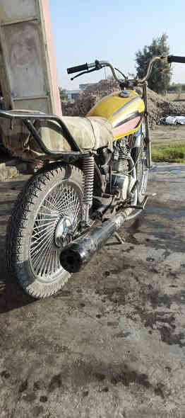 سلام عليكم دراجه ستندر نامي بدل قباقه مال المحرك  موديل14 ويل خلفي جديد تاير خلفي جديد وشوفت عينك السعر250الف وبيههه مجال تعال خاص وبيك خير ودلل هاذا رقمي***********مكان مكيشيفه
