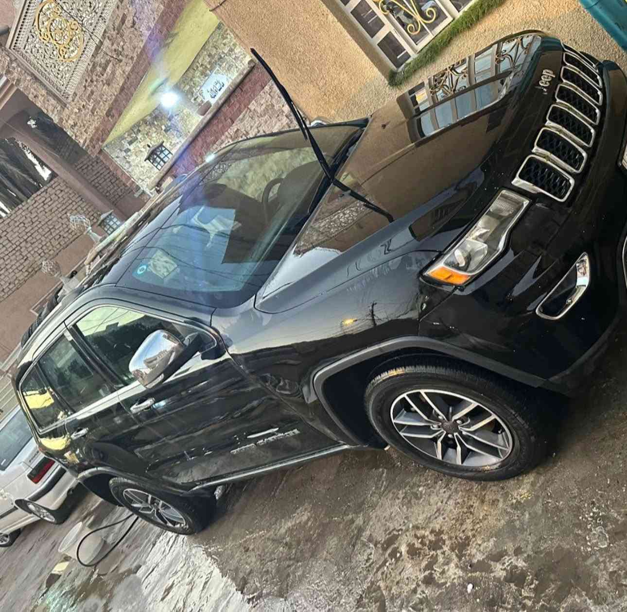 ✅ للبيع جيب جراند شيروكي ليمتد  وارد امريكي 2019 🚗
بسعر جداً مناسب مواصفات ليمتد كاملة    💵  
* فول مواصفات مكينه وكير مكفولات كفالة عامة من الداخل🥇
* ماشية : ١٢٢ كم 
* فتحة سقف
* مقاعد جلد لون اسود كهربائية + تدفئه💺
* ⁠ويل 20 مع تخم تاير جديد 🛞
* شحن لاسلكي🔋
* رادارات جانبية📡
* كاميرا خلفية📷
* شاشة كبيرة أصلية🖥️
* تبريد ثلاجة ❄️
* صدر أمامي جديد
* ⁠توقف ذاتي 🛑✋🏻
* رقم بغداد الجديد 🔢
* ⁠حادثها قطعتين + بنيد مبدل 
* السيارة نظيفة جداً وجاهزة للاستخدام مكانها بغداد 🏠

السعر المطلوب 💵  195$ وبي مجال للجاد والمشتري 

📍 للاستفسار السريع الاتصال على الرقم
*********** 📞

“السيارة تستحق المشاهدة، والفحص بأي مكان على حساب المشتري الجاد.
