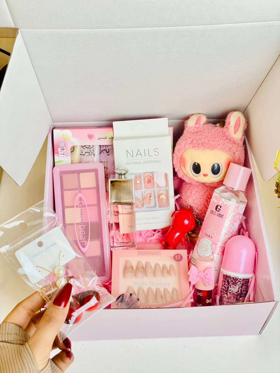 "🎀🔔 هدايا عيد الحب 🎁🎁
🎁 بوكس الحب وجمالة 🎁🎁

🎀😍تستـاهـل دلـوعـتك هيـچ بوكـس  🎁🎁🔔
دمية لابوبو الشهيرة 💻💻💻
اي شدو كوري 🎀
اضافر قدم 🎀
اضافر يدين 🎀
حمرة الدب 🎀
كلوس وملمع الشفاه 🎀
عطر مني الأنثوي 🎀
زيت معطر للجسم يارا 🎀
تنت الشفاه فيونكة 🎀
رول تعرق جورجينا 🎀
بكج خماسي مرطبات يدين 🎀

😘 كارت العبارة حسب طلب ك/ج 

سعر 32 والتوصيل مجاني 

🚘يوجد خدمة توصيل لجميع محافظات العراق


**إذا كنت صاحب هذا الإعلان وتريد حذفه لأي سبب، رجاءا أرسل رسالة إلى الدعم الفني**