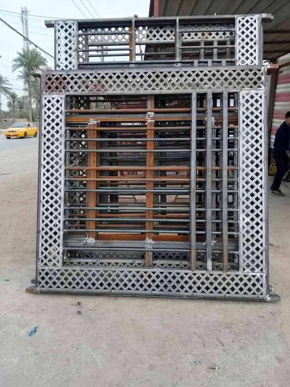 سلام عليكم اني حداد من كربلاء متنقل وشتغل قمريات تصليح بيبان حداده عامه الي يحتاج حداد يتصل عليه وبي خير يدلل ***********
