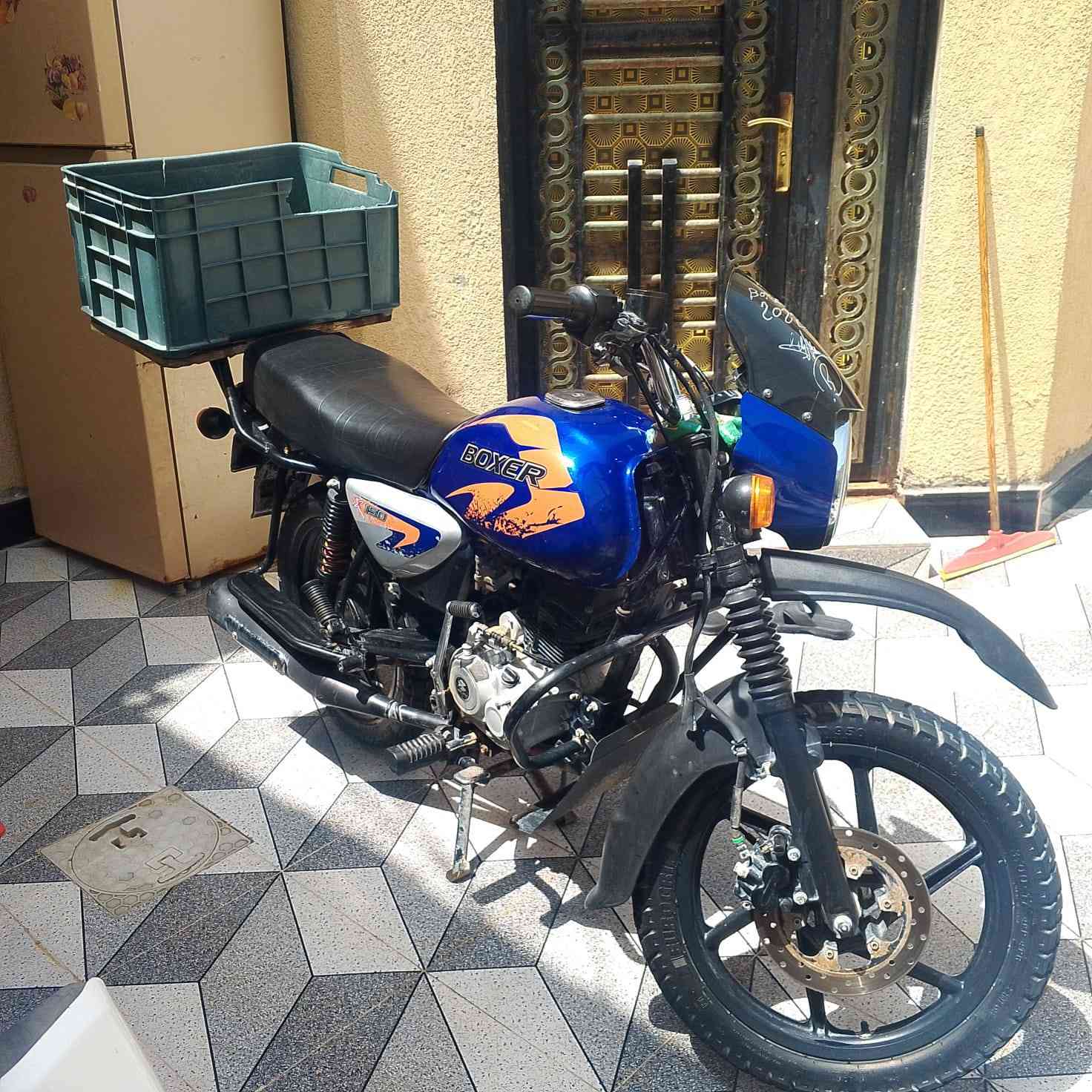 السلام عليكم
للبيع دراجة نوع هندي🇮🇳// ١٥٠/cc
نوع استخدام الدرجة شخصي (خاص) 
بوكسر رياضي مديل  ٢٠٢٢ 
شركة الشراء : من الوكيل الرسمي
شركة باجاج في العراق (غبور القلم) 
لون : أزرق
المحرك : كفالة 
الرسميات: دراجة اصولية 
سنوية و رقم بصرة إنكليزي و المالك بصرة بسمي دراجة
مشروع وطني وين ما تريد تحول عادي 
الكفالة : دراجة كفالة عامة من السرقة او تلاعب في قطع الغيار الدراجة على وضعية الشركة كفالة
(والك حق الفحص وانه خادم) 
الصيانة : كفالة ما داخلة اي صيانة 
استخدام الزيت : نوعية زينة لتر ب ١٧ 
الكهرباء دراجة : كل شيء شغال 
موقع الدراجة بصرة 
ارجو من الاخوة الكرام 
الاتصال أو المراسلة على هاذا رقم 
 شغال فقط وتساب 
(إتصال شريحة مغلق) 
***********
إعلان رقم (٢) 
Prince Karar
