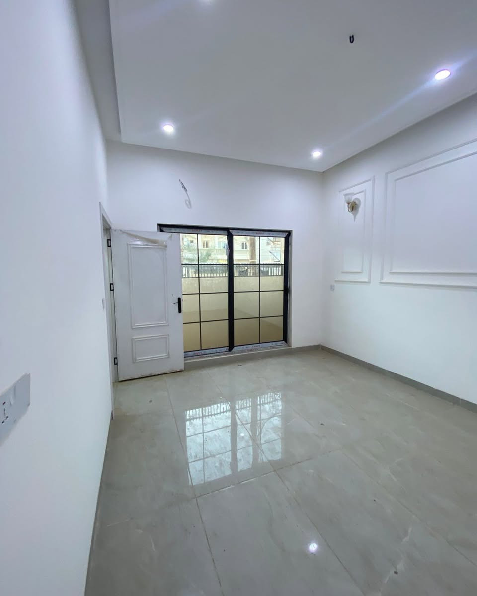🏠اعلان اعلان
دار للبيع
موقع مميز
~~~~~~~~~~~
📄طابو ملك صرف
🧱بناء درجه اولى
~~~~~~~~~~~
سقف مغربي ✔️
واجهة فلين✔️
نظام تبريد مركزي✔️
~~~~~~~~~~~~
راحه بال✔️
استقرار✔️
هدوء✔️
~~~~~~~~~~~~
📐المساحه:-100م
📐الواجهة :-10م
~~~~~~~~~~~
📍الموقع :حي العدن
قرب جامع مصطفى الحبيب 
~~~~~~~~~~~
💸السعر :-علق ب(تم) يوصلك السعر مناسب 
~~~~~~~~~~~
الطابق الاول  يحتوي:-
كراج +استقبال 
مطبخ +غرفه نوم+هول +صحيات
~~~~~~~~~~~
الطابق الثاني يحتوي على:-
هول +صحيات +غرفتين نوم
~~~~~~~~~~~
للاستفسار اكثر الاتصال على
***********📱
~~~~~~~~~~~
نستقبل جميع العروض 
🏠السكنيه  🏛️التجاريه
