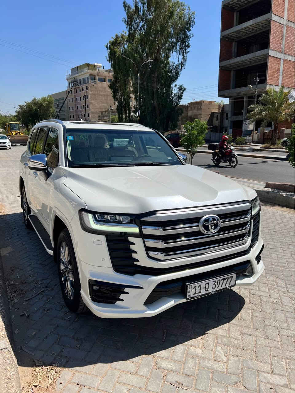 سلام عليكم لاندكروز VX 2024 ساز  تحت الضمان ماشية 6 الف زيرو مكفولة من الشخط والرصعة بدون اي ملاحظة باسمي فول مواصفات كراسي خلفية كهرباء كرسي ميموري مكان السيارة الكاظمية السعر 75,000$ هاتف ***********/*********** بغداد, العراق
