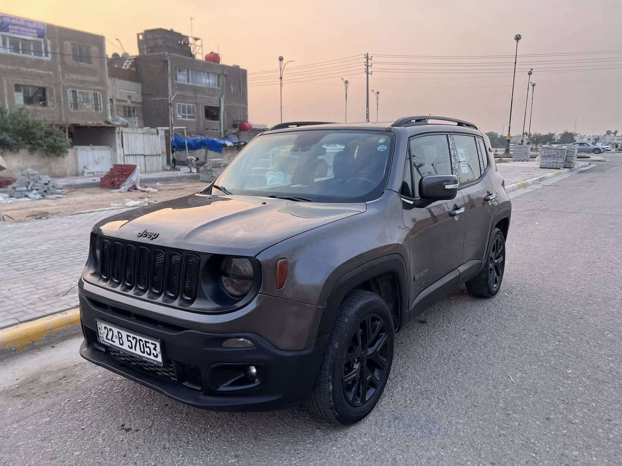 السلام عليكم
جيب رنكيد سبورت
موديل ٢٠١٧ 
محرك ٢٤٠٠مبدل جديد
دفع رباعي
حادث ٣ قطع(جاملغات امامي وباب بالسكن)
السيارة بلاك توب 
داخل مخمل اسود
ماشية (٨٤)
رقم اربيل الجديد متوفر تحويل او وكالة 
مكان السيارة كربلاء
رقم الهاتف *********** 
السعر ١١٥وبي مجال
