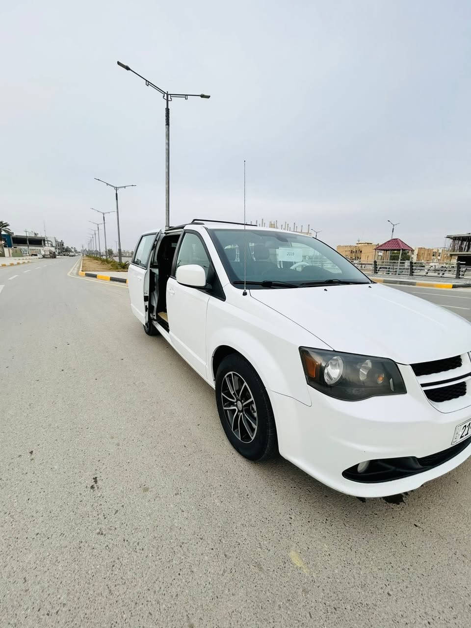 سلام وعليكم دوج كرفان موديل 2019 سياره فول موصفات GTسياره ستخدام شخصي مامشتغله على خط جام كهرباء بيبان كهرباءتبريد 3 قطع شاشه -كامره كير مكينه مكفوله  رقم سليمانيه تحويل ثاني يوم صور الحادث بالمنشور وسونار بالمنشور  تشغيل عن بعد 
السعر 240 وبيها مجال الطيبين 
رقم الهاتف ***********
