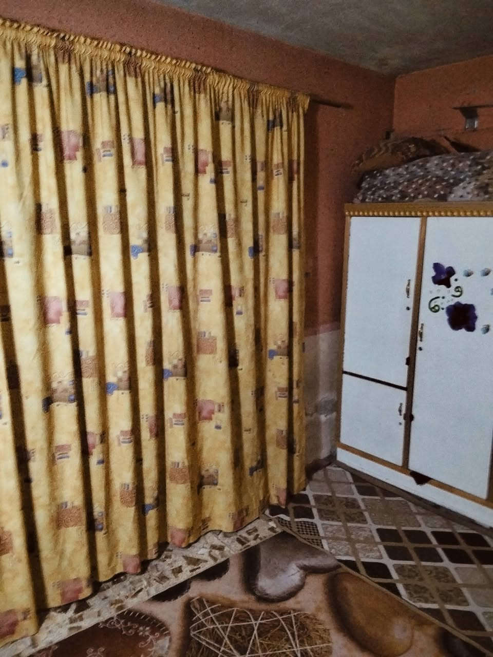 بيت للبيع خلف مدرسه الامراء مساحة 100 متر زراعي لستفسار على الاتصال ***********
