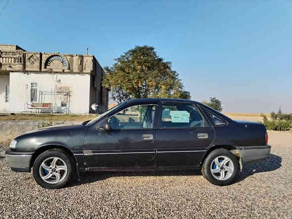 السلام عليكم 
فكتره 18. موديل 92.   محرك شرط لاصرف لا نفخ    صدر جديد كهربائيات شغال. بيه معجون بل سقفيه.  شرط التحويل  السعر 39.وبيه مجال 
***********
