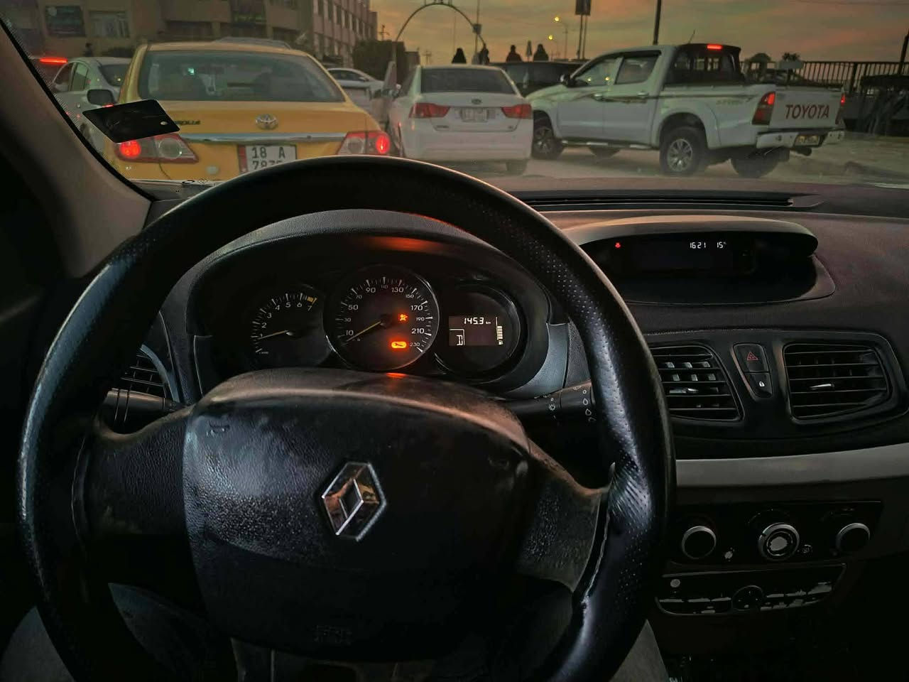 السلام عليكم 
عندي رينو فلاونس موديل 12 رقم بغداد انكليزي سنويه لل2030 للبيع سياره جاهزة نقصها ضفيره تعبانه 
سعرها 52 بيها مجال 
***********
***********
